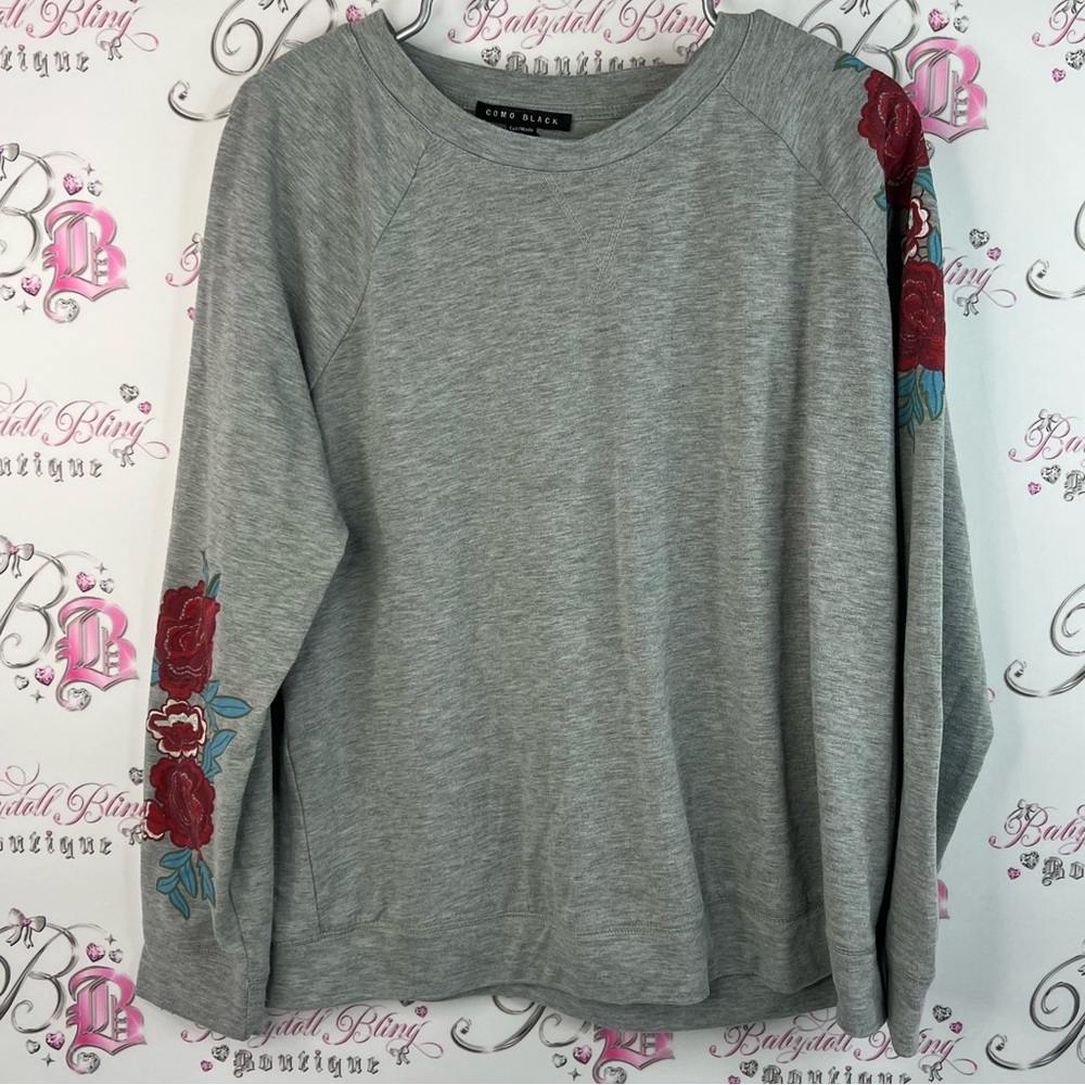 Como black shirt long sleeve sweater embroidery Sweatshirt Red Floral Accents